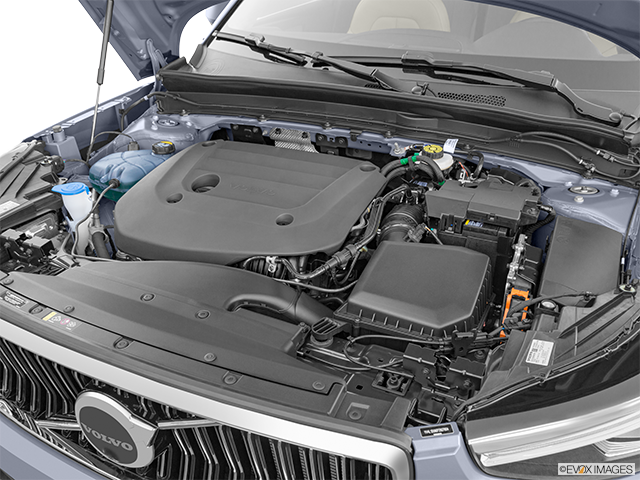 2025 Volvo XC40 | Engine
