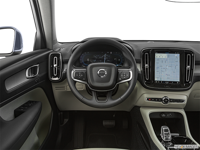 2023 Volvo XC40 | Steering wheel/Center Console