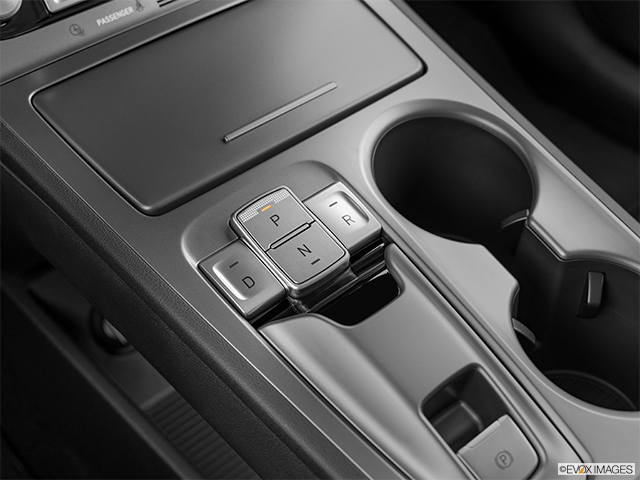 2023 Hyundai KONA electric | Gear shifter/center console