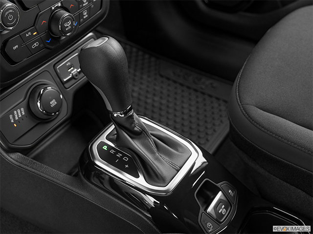 2023 Jeep Renegade | Gear shifter/center console