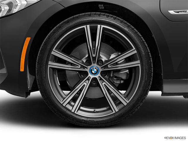 2024 BMW 3 Series | Front Drivers side wheel at profile