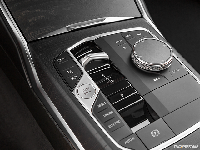 2023 BMW 3 Series | Gear shifter/center console