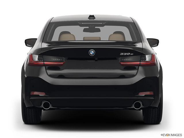 2023 BMW 3 Series | Low/wide rear