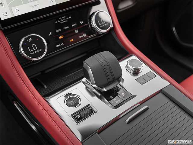 2024 Jaguar F-Pace | Gear shifter/center console