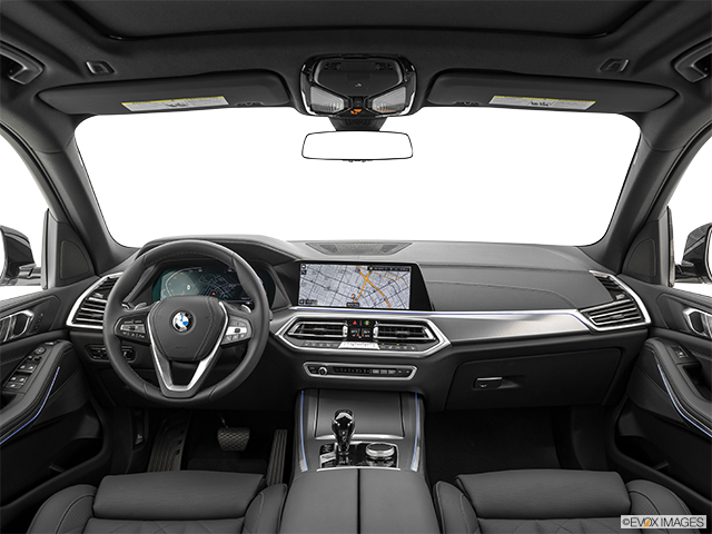 2023 BMW X5 | Centered wide dash shot