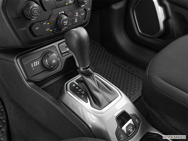 2022 Jeep Renegade | Gear shifter/center console