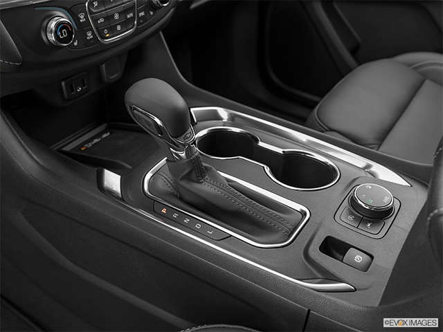 2024 Chevrolet Traverse | Gear shifter/center console