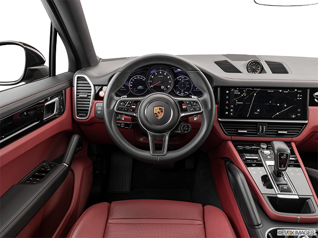 2022 Porsche Cayenne Coupé | Steering wheel/Center Console