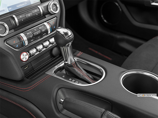 2022 Ford Mustang | Gear shifter/center console
