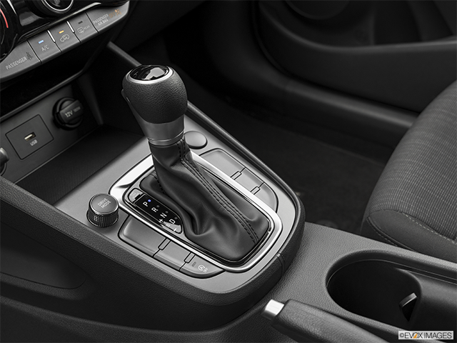 2023 Hyundai Kona | Gear shifter/center console