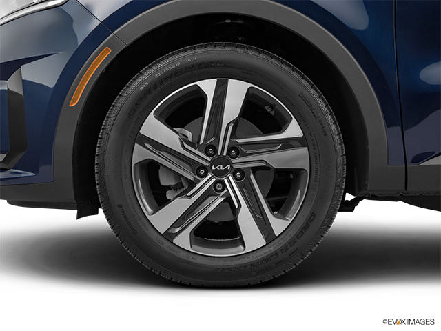 2023 Kia Sorento | Front Drivers side wheel at profile