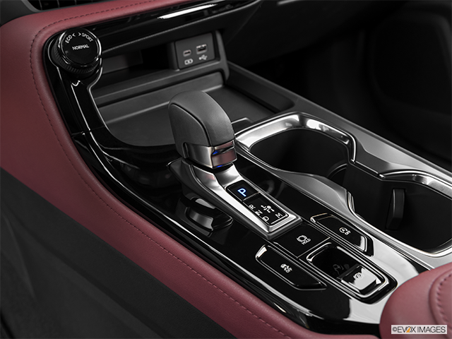 2024 Lexus NX 250 | Gear shifter/center console
