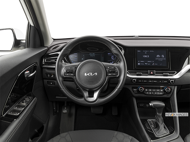 2022 Kia Niro | Steering wheel/Center Console