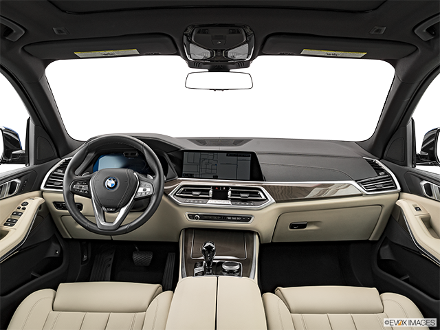2022 BMW X5 | Centered wide dash shot