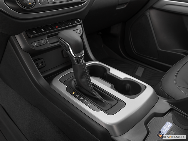 2022 Chevrolet Colorado | Gear shifter/center console