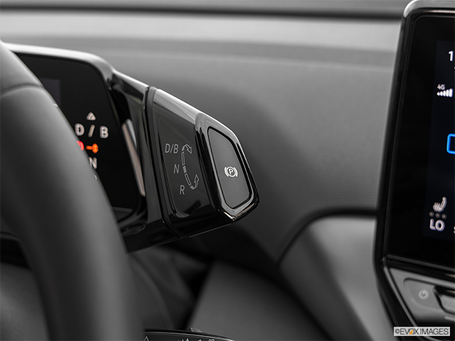 2022 Volkswagen ID.4 | Gear shifter/center console