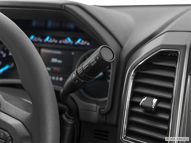 2022 Ford F-350 Super Duty | Gear shifter/center console