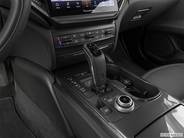 2022 Maserati Ghibli | Gear shifter/center console