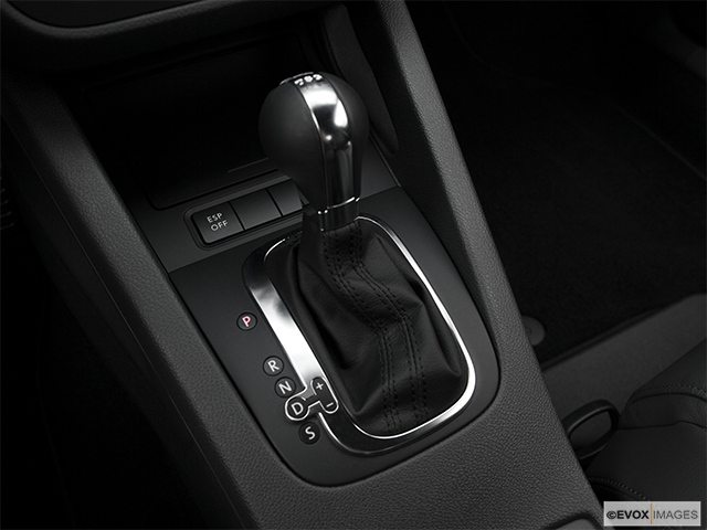 2009 Volkswagen GTI | Gear shifter/center console