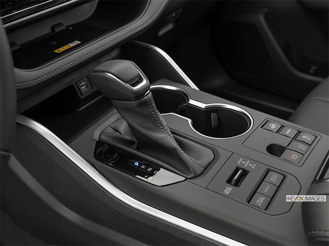2024 Toyota Highlander | Gear shifter/center console