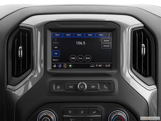 2024 Chevrolet Silverado 1500 | Closeup of radio head unit