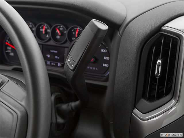 2024 Chevrolet Silverado 1500 | Gear shifter/center console