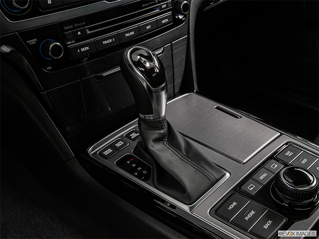 2015 Hyundai Equus | Gear shifter/center console