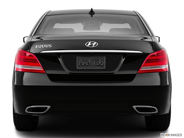 2015 Hyundai Equus | Low/wide rear