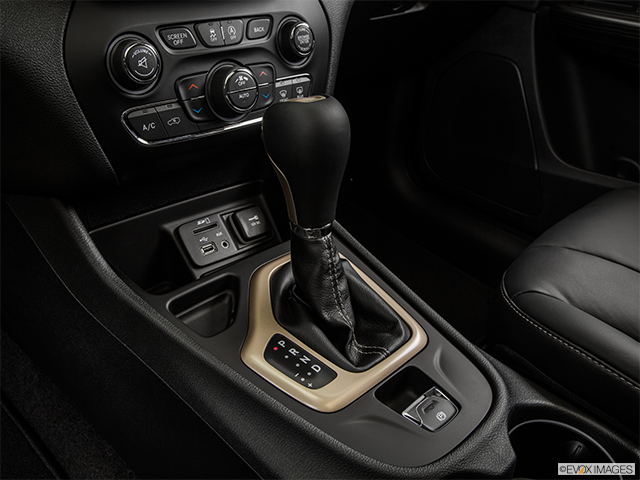 2015 Jeep Cherokee | Gear shifter/center console