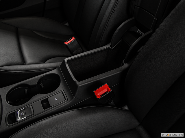 2015 Audi Q3 | Front center divider