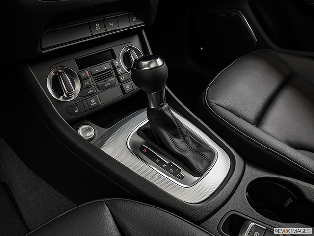 2015 Audi Q3 | Gear shifter/center console