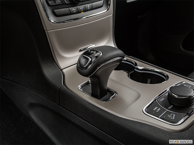 2015 Jeep Grand Cherokee | Gear shifter/center console