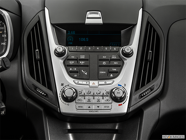 2015 Chevrolet Equinox | Closeup of radio head unit