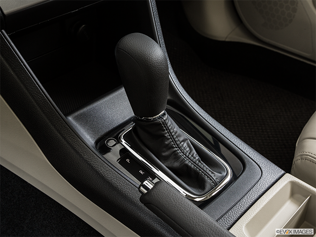 2015 Subaru Impreza | Gear shifter/center console