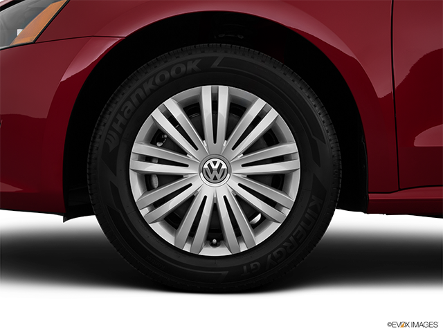 2015 Volkswagen Passat | Front Drivers side wheel at profile