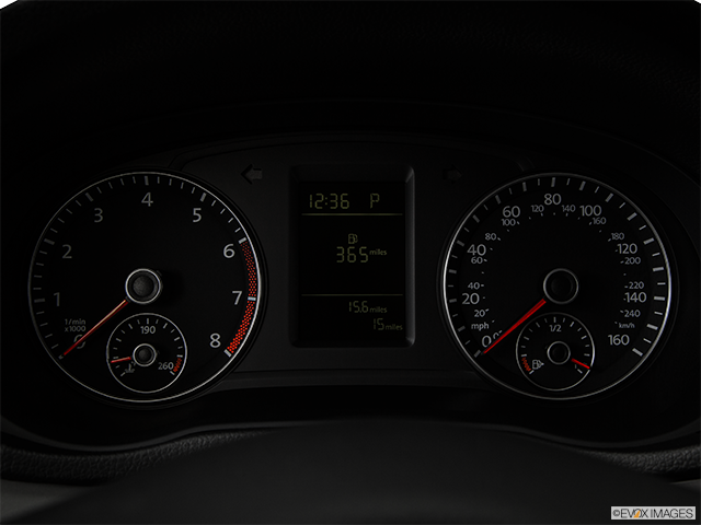 2015 Volkswagen Passat | Speedometer/tachometer