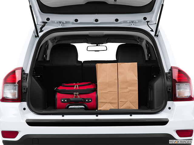 2015 Jeep Compass | Trunk props