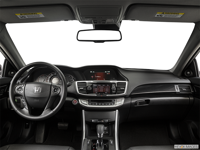 2015 Honda Coupé Accord | Centered wide dash shot