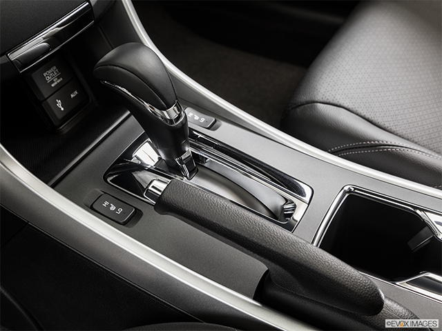 2015 Honda Coupé Accord | Gear shifter/center console