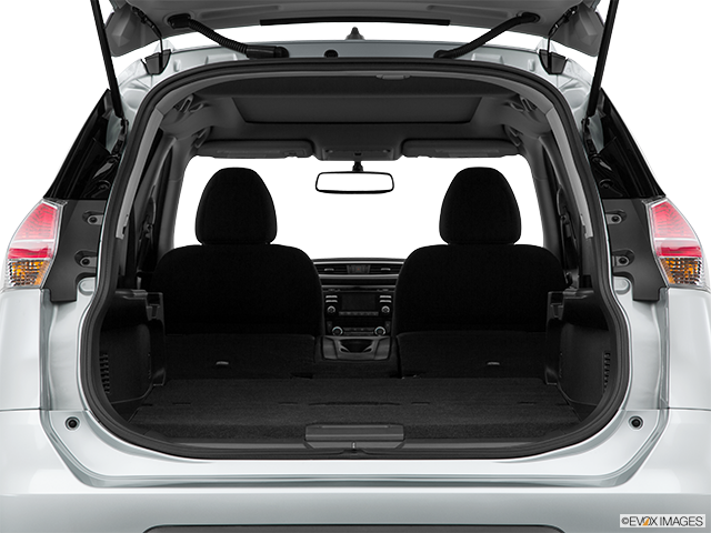 2015 Nissan Rogue | Hatchback & SUV rear angle