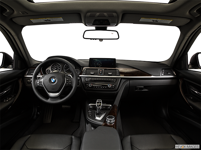 2015 BMW 3 Series | Centered wide dash shot
