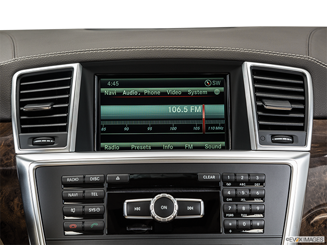 2015 Mercedes-Benz M-Class | Closeup of radio head unit