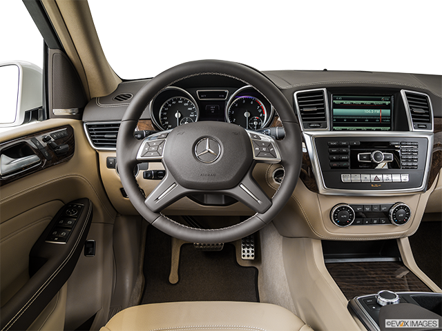 2015 Mercedes-Benz M-Class | Steering wheel/Center Console
