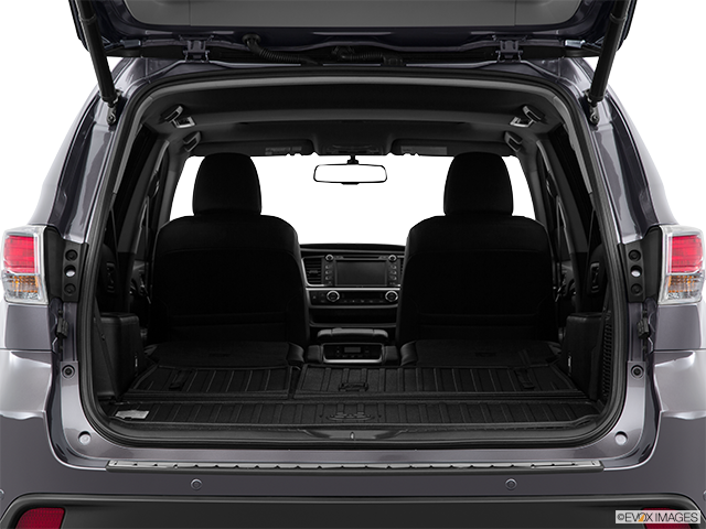 2015 Toyota Highlander | Hatchback & SUV rear angle