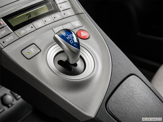 2015 Toyota Prius Plug-In | Gear shifter/center console