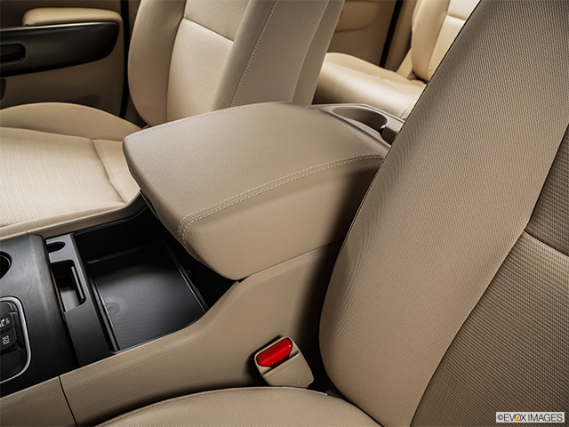 2015 Kia Sedona | Front center console with closed lid, from driver’s side looking down