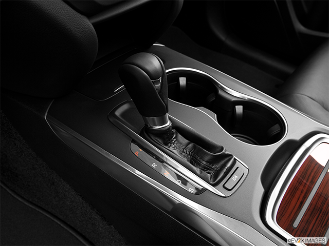 2015 Acura MDX | Gear shifter/center console