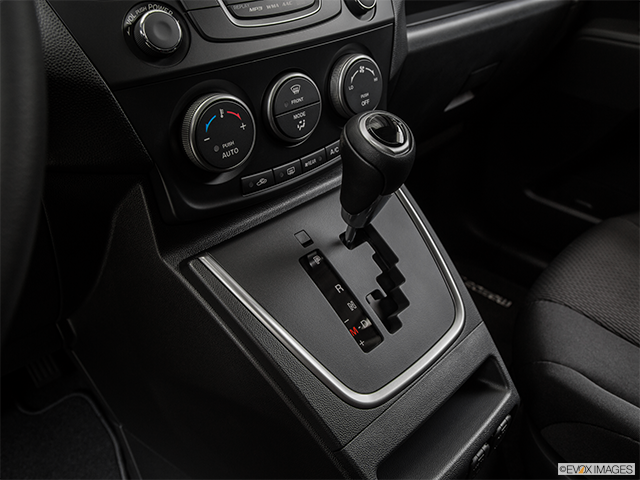 2017 Mazda MAZDA5 | Gear shifter/center console