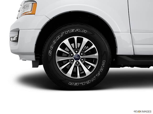 2015 Ford Expedition | Front Drivers side wheel at profile