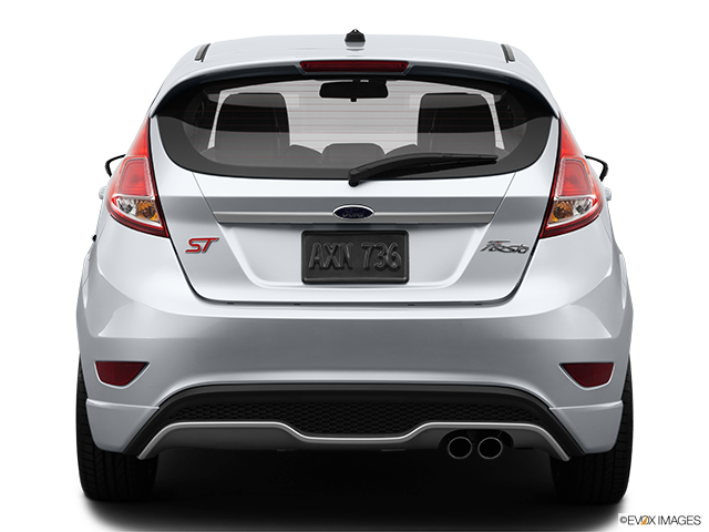2015 Ford Fiesta | Low/wide rear